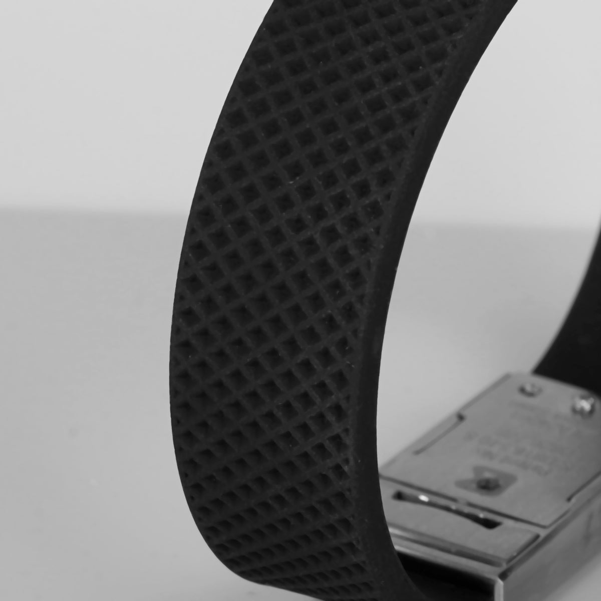BRAYCE Puck bracelet detail 01