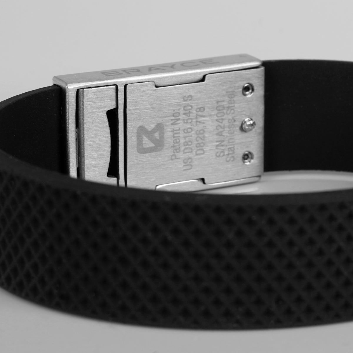 BRAYCE Puck bracelet detail 02
